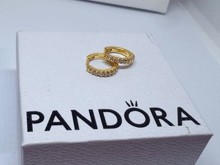 Pendientes Aro Pandora Abrazo Brillante