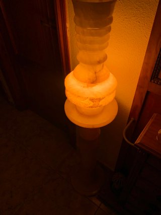 Lámpara de pie clásica de piedra