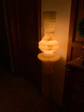 Lámpara de pie clásica de piedra