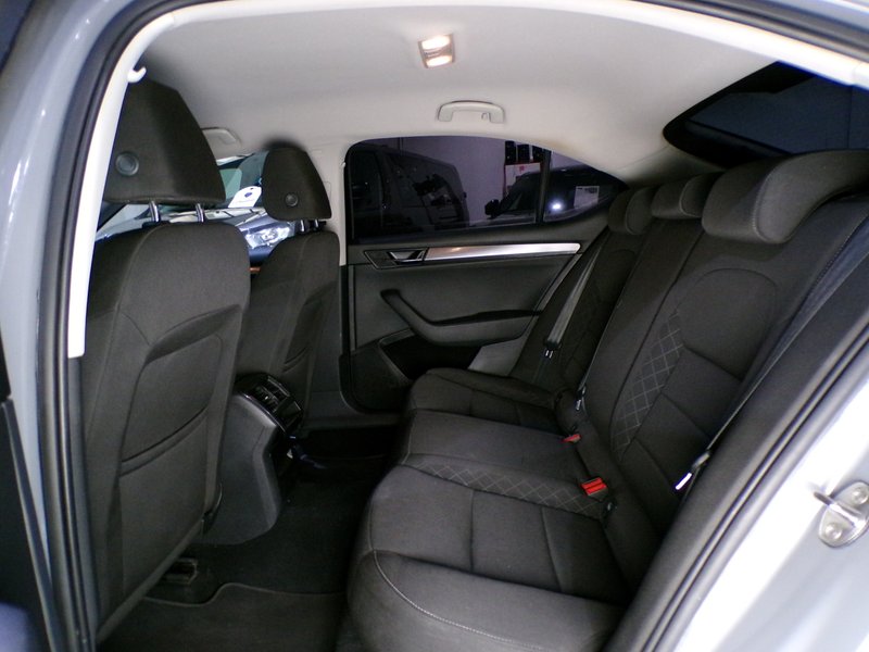 Škoda Superb 2.0 TDI Style 2018, foto 23