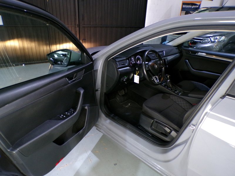 Škoda Superb 2.0 TDI Style 2018, foto 28