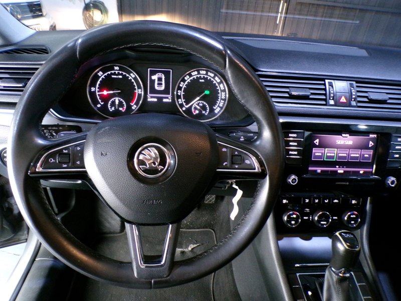 Škoda Superb 2.0 TDI Style 2018, foto 30