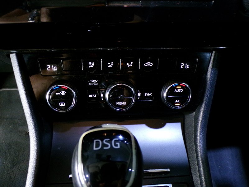 Škoda Superb 2.0 TDI Style 2018, foto 36