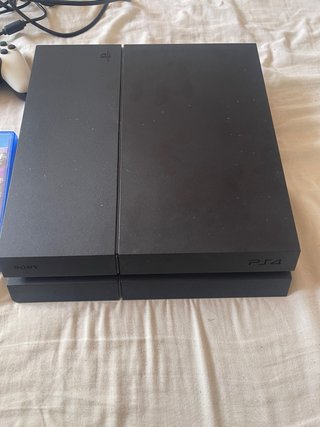 PS4 (PlayStation 4) Negra + Mando y Juego