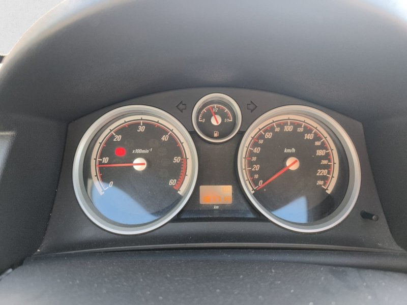 Opel Astra 1.7 CDTi Sport 2011, foto 12