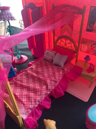 Casa de muñecas Barbie rosa