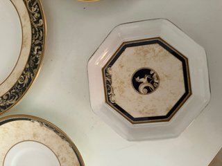 Wedgwood Cornucopia Porcelana