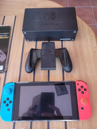 Nintendo Switch + Juegos y Accesorios