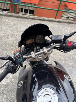 Yamaha XJ6 A2 (Muchísimos extras)