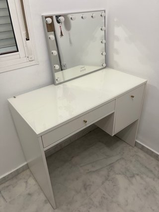 Tocador SYVDE Ikea con espejo luz
