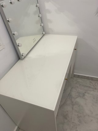 Tocador SYVDE Ikea con espejo luz