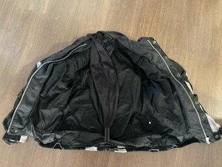 Traje de motorista: chaqueta y pantalón