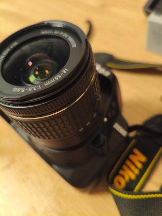 Cámara Nikon D3300 Negra + Objetivo Funda y trípod