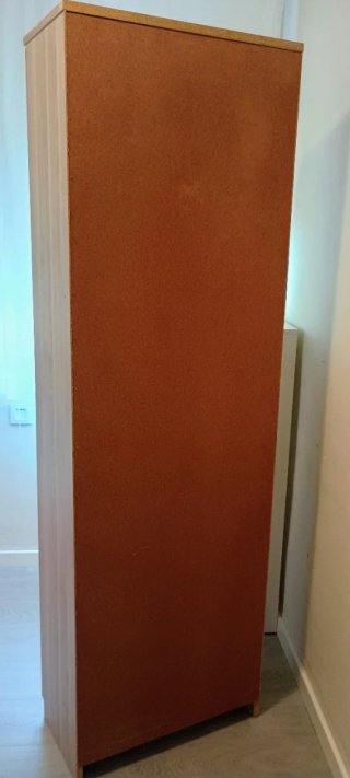 Armario de madera beige-marrón