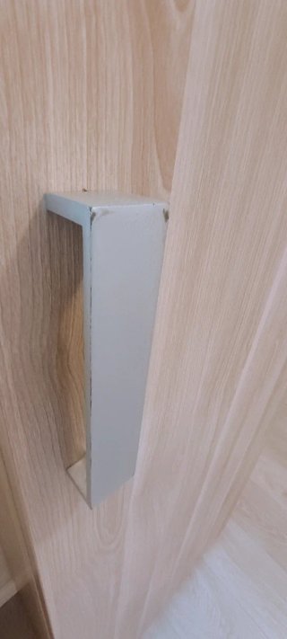 Armario de madera beige-marrón