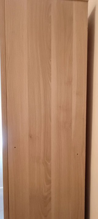 Armario de madera beige-marrón