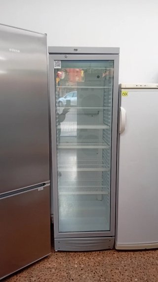 Nevera vertical expositora cristal