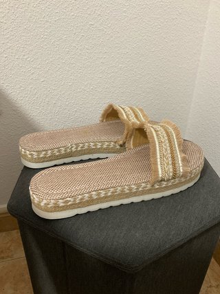 Sandalias esparto beige y doradas