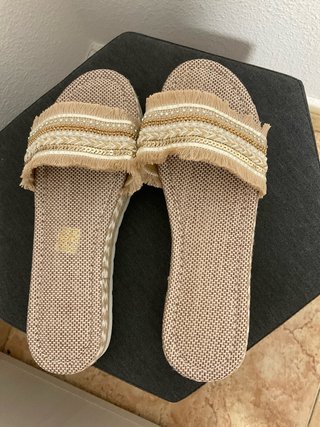 Sandalias esparto beige y doradas