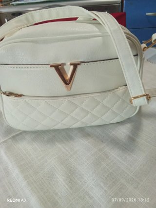 Borsa donna bianca con V dorata
