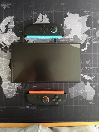 Nintendo Switch con varios juegos y estuche