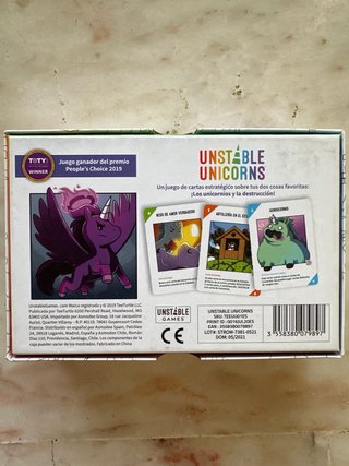 Juego de cartas Unstable Unicorns 2ª Edición