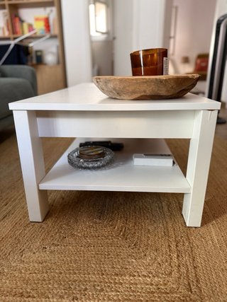 Mesa de centro con tablero elevable