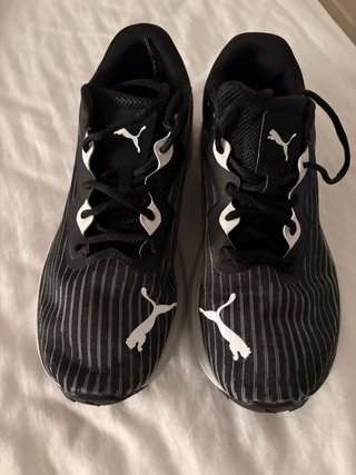 Zapatillas Puma Negras y Blancas