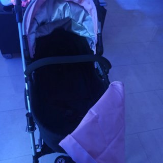 Carrito de juguete rosa y negro