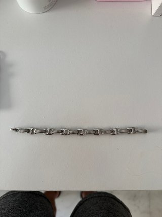 Lote de pulseras de acero plateado.