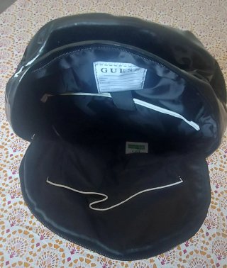 Mochila Guess Negra Brillante
