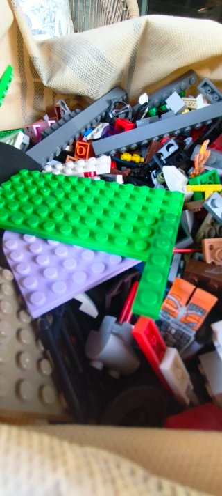 Lotto LEGO Pezzi Vari (2,85kg) pesati su bilancia