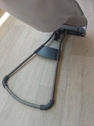 Hamaca Babybjorn gris+ juguetes