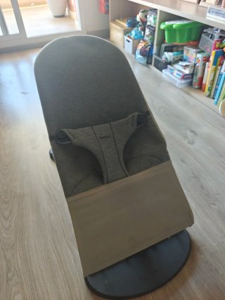 Hamaca Babybjorn gris+ juguetes