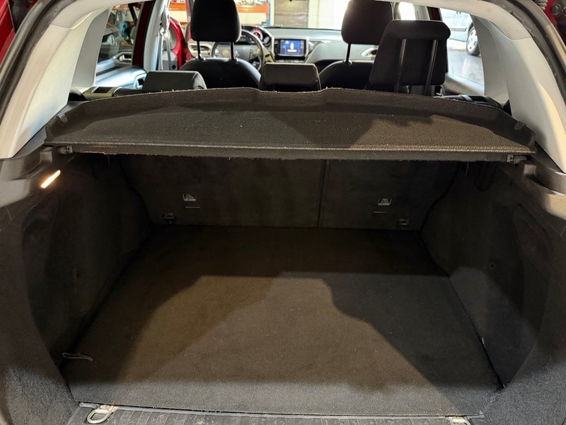 Peugeot 2008 2017, foto 14