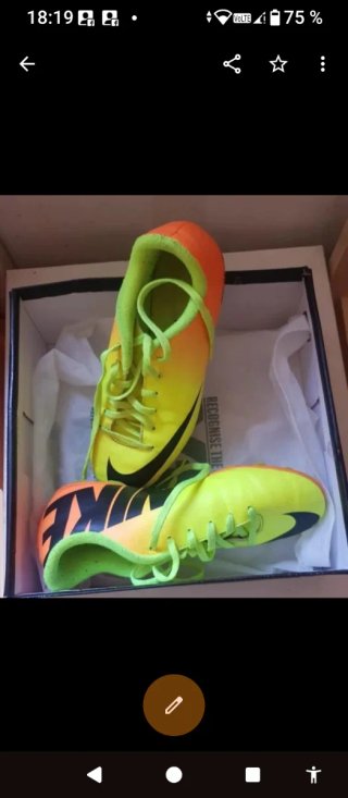 Zapatos de fútbol Nike Naranja y Amarillo