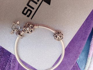 Pulsera Pandora con charms
