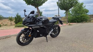 Yamaha YZF 125-A Negra