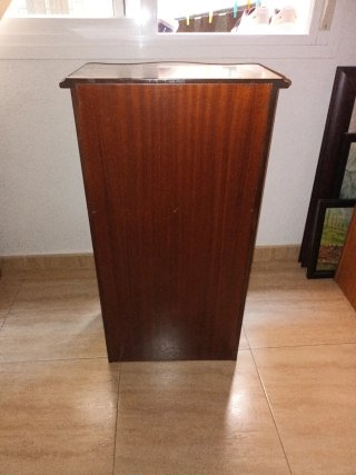 Mesita de salón de madera