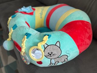 Asiento o silla para bebé con juegos