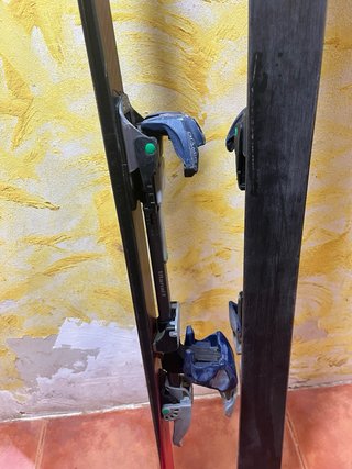 Esquís K2 con fijaciones Fritschi Diamir