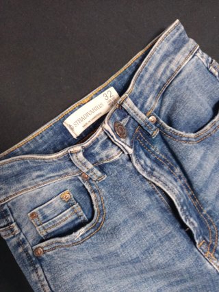 Pantalón vaquero Stradivarius Talla 32