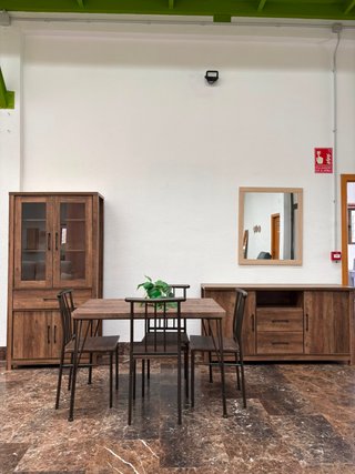 Mesa y 4 sillas comedor madera oscura
