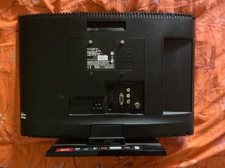 TV Sony Bravia Negra pequeña
