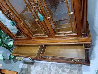 MUEBLE VITRINA DE SALÓN CLÁSICO