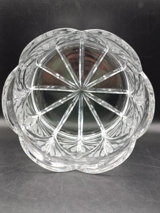 Cuenco de cristal tallado con diseño floral