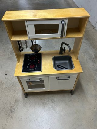 Casa de Peppa Pig y cocina de madera