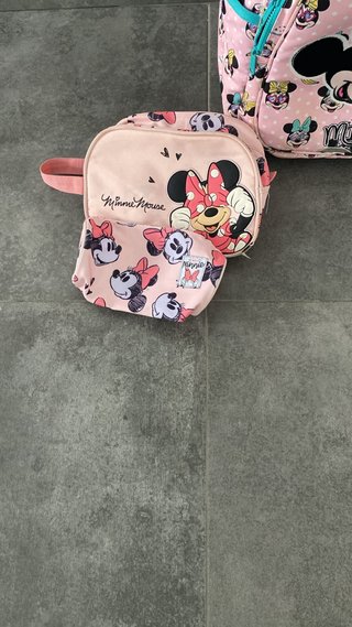 Mochila infantil con ruedas y neceser