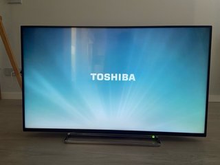 TV Toshiba 43' Negra