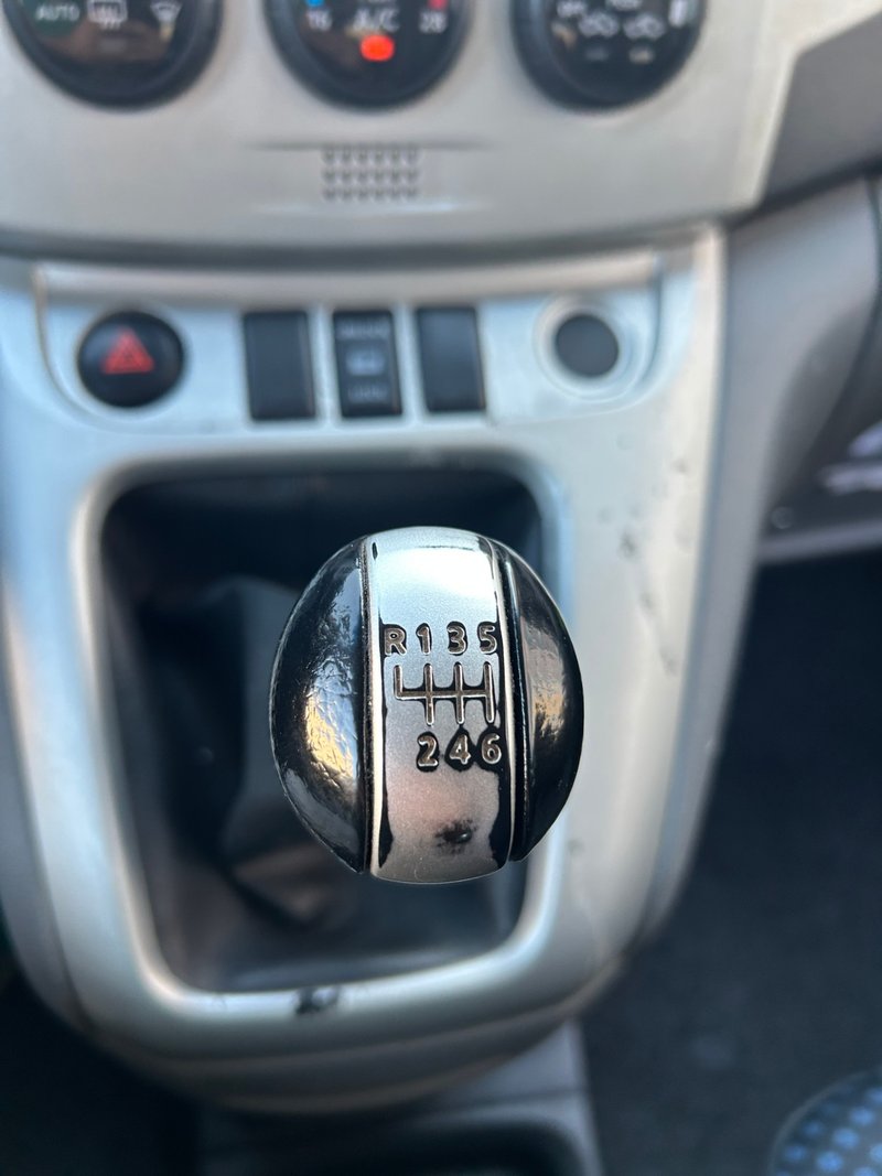 Nissan Evalia 2011, foto 15